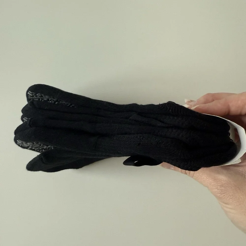 Ozaiic Anti Skid Socks Three Pairs New With Tags Yoga Grippy Casual Travel OS